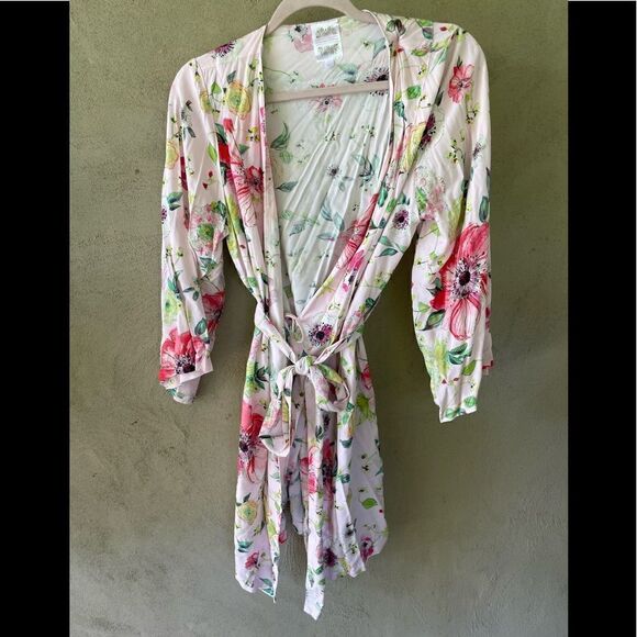 Plum Pretty Sugar Floral Lightweight Robe - Picture 1 of 7